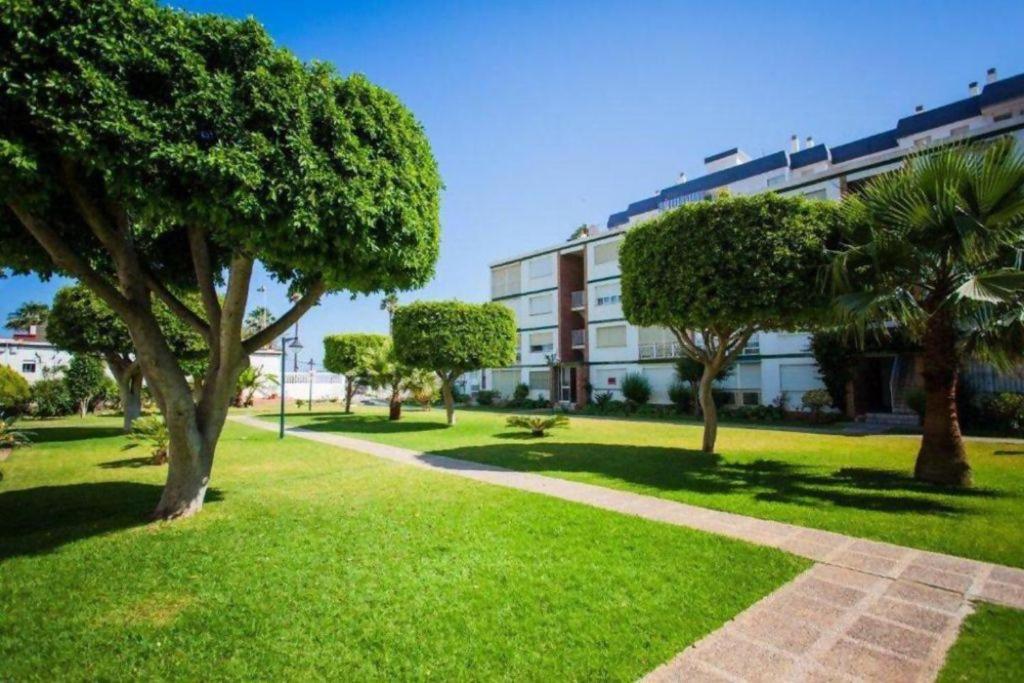 Vonkajšia záhrada v ubytovaní White Summer in Benalmadena