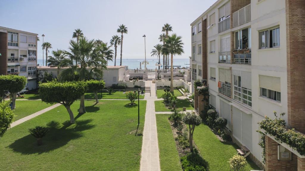 Vonkajšia záhrada v ubytovaní White Summer in Benalmadena