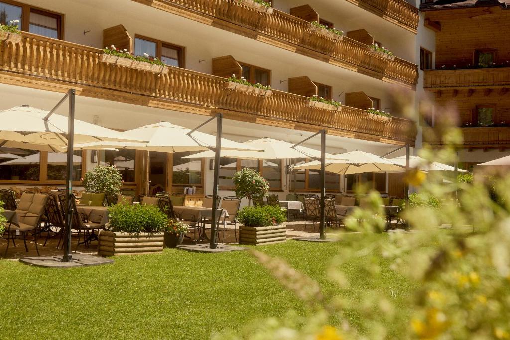 Vonkajšia záhrada v ubytovaní Hotel Sonnalp