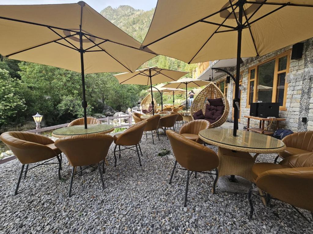Nespecifikovaný výhled na hory nebo výhled na hory při pohledu z hotelu