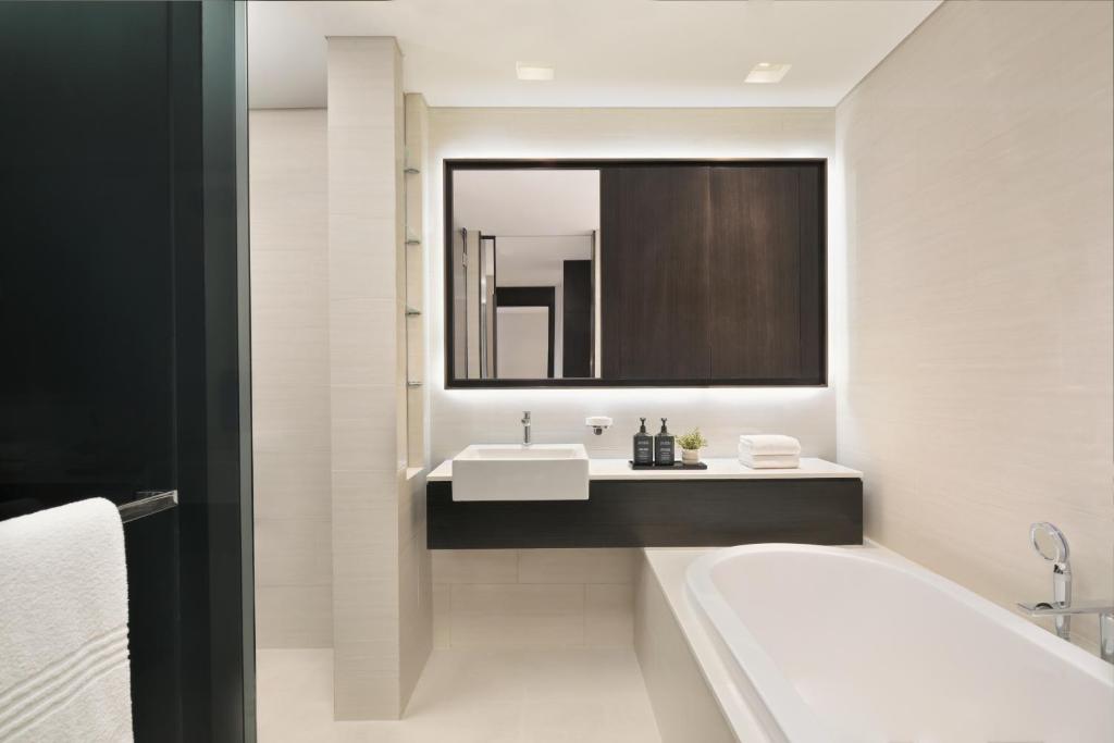Koupelna v ubytování Sheraton Grand Hotel, Dubai
