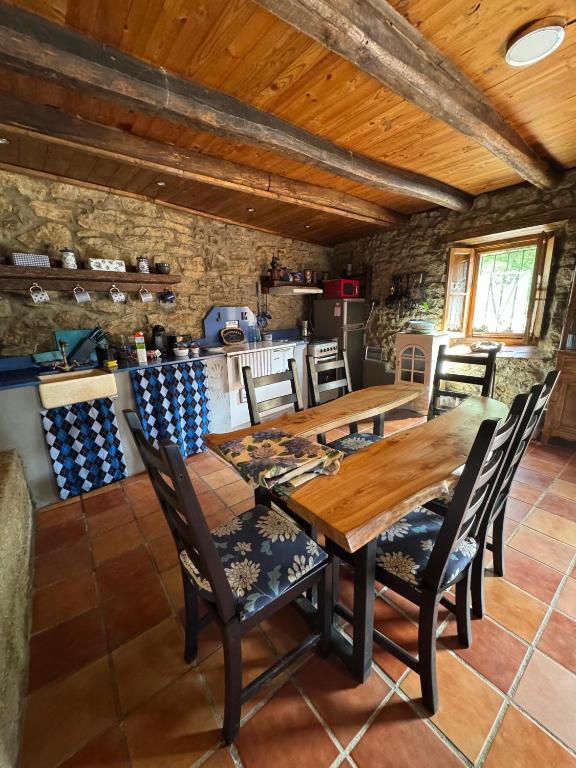 A seating area at Genciana, Casa Rural con encanto en La Montaña Leonesa
