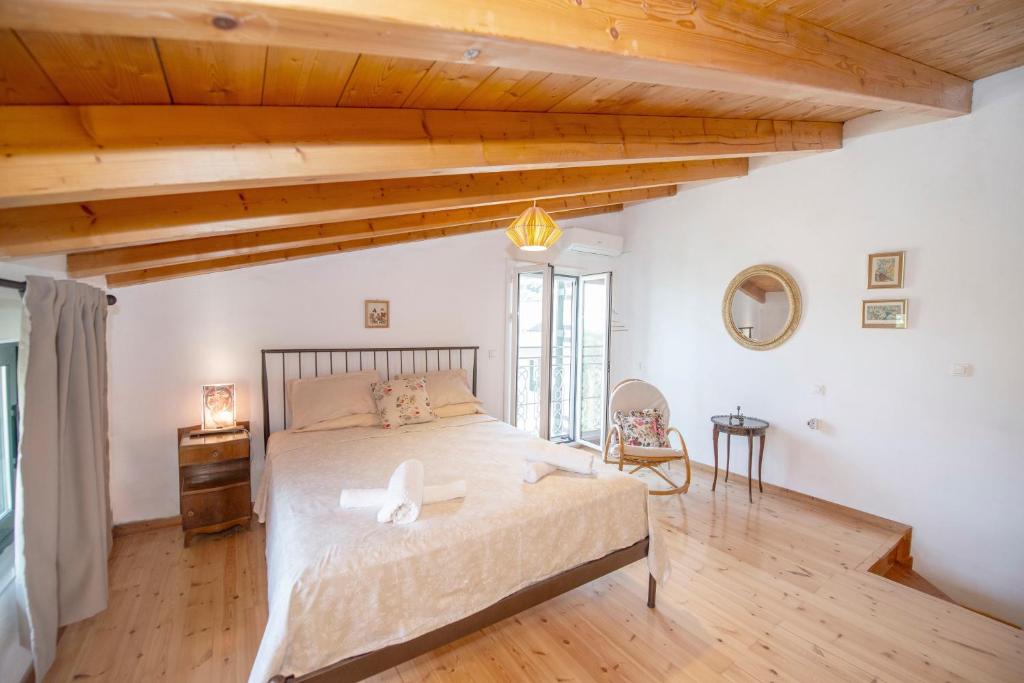 En eller flere senge i et værelse på Liopetra at Messaria Corfu!