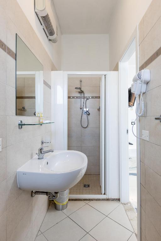 La Tour Palace Hotel & Restaurant - Resim 13