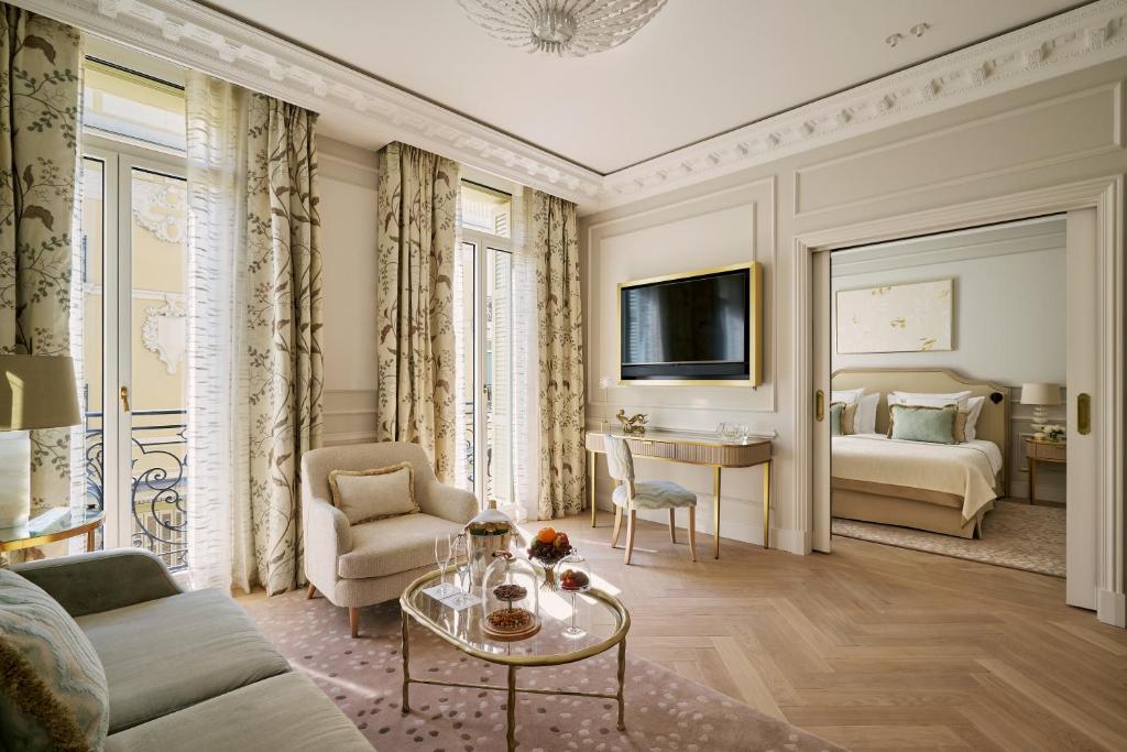 Postel nebo postele na pokoji v ubytování Hôtel Hermitage Monte-Carlo