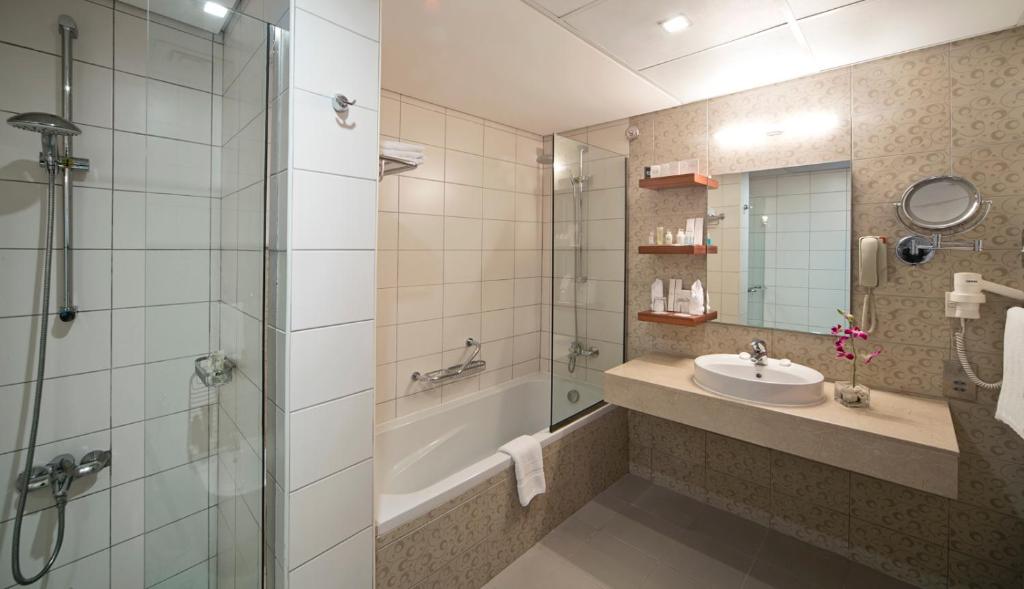City Seasons Al Hamra Hotel - Resim 2