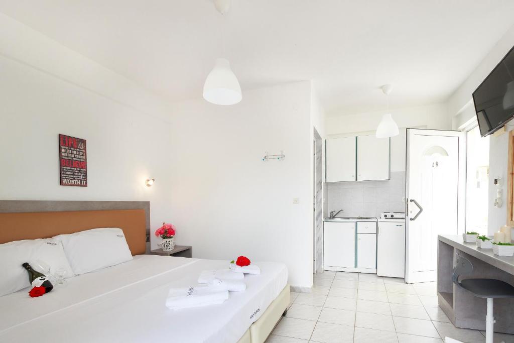 Postel nebo postele na pokoji v ubytování Vamvini Hotel
