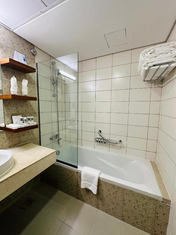 City Seasons Al Hamra Hotel - Resim 34