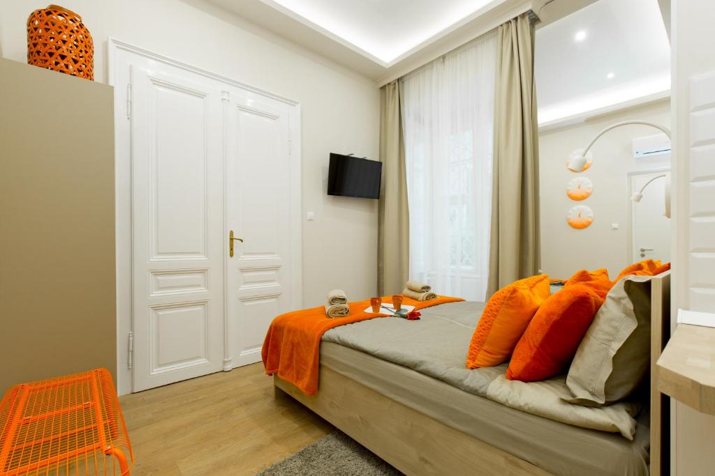 Televízia a/alebo spoločenská miestnosť v ubytovaní Budapest Holiday Colours