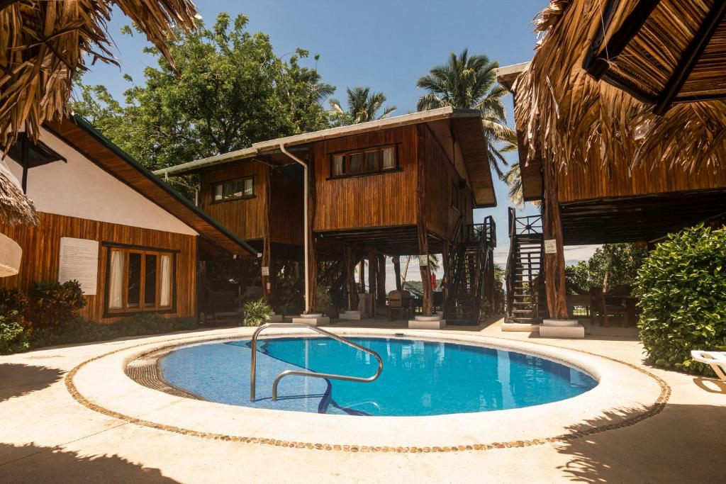 Bazén v ubytování Samara Tree House Inn nebo v jeho okolí
