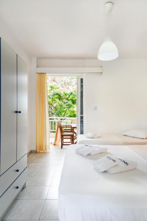 Postel nebo postele na pokoji v ubytování Vamvini Hotel