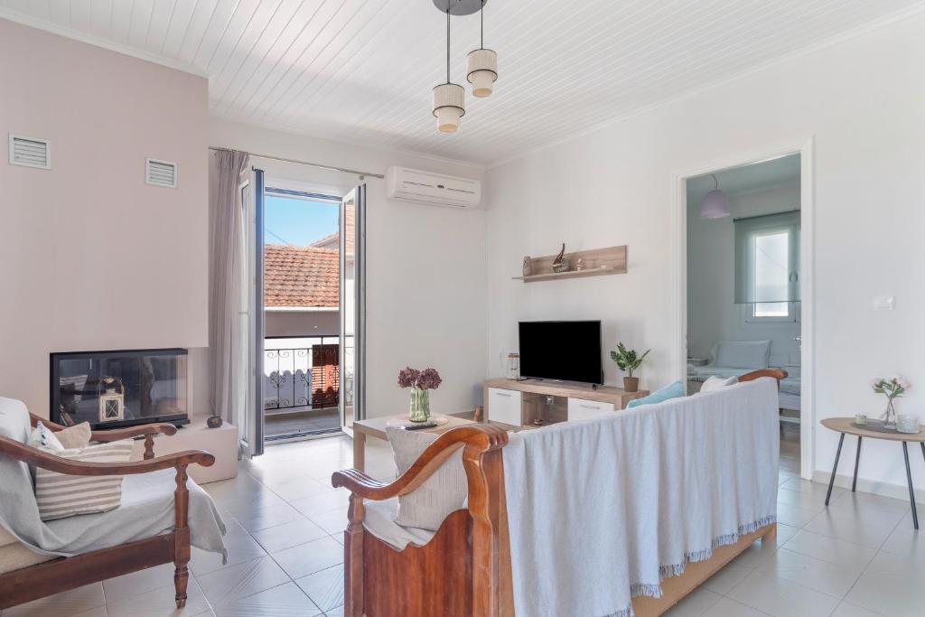 Μια τηλεόραση ή/και κέντρο ψυχαγωγίας στο Vretto's Home Meganisi