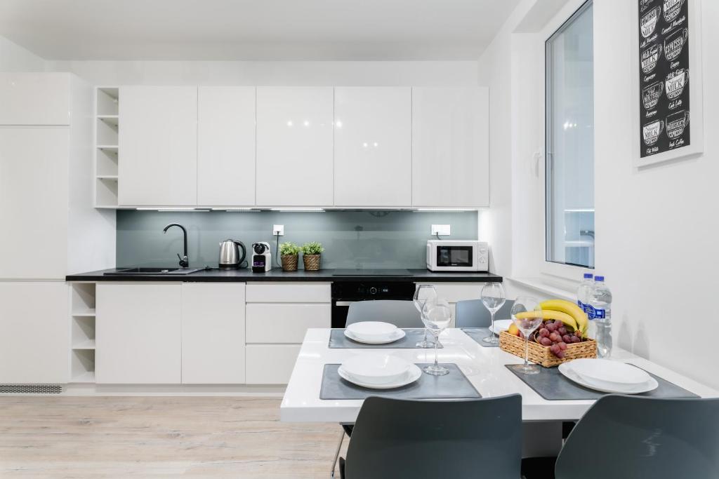 Pure Home Premium Apartments - Free Parking & AC - 3