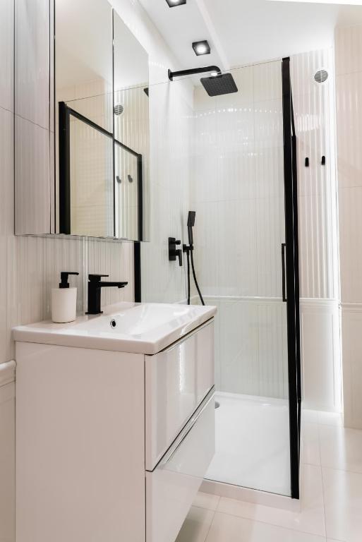 Pure Home Premium Apartments - Free Parking & AC - 5