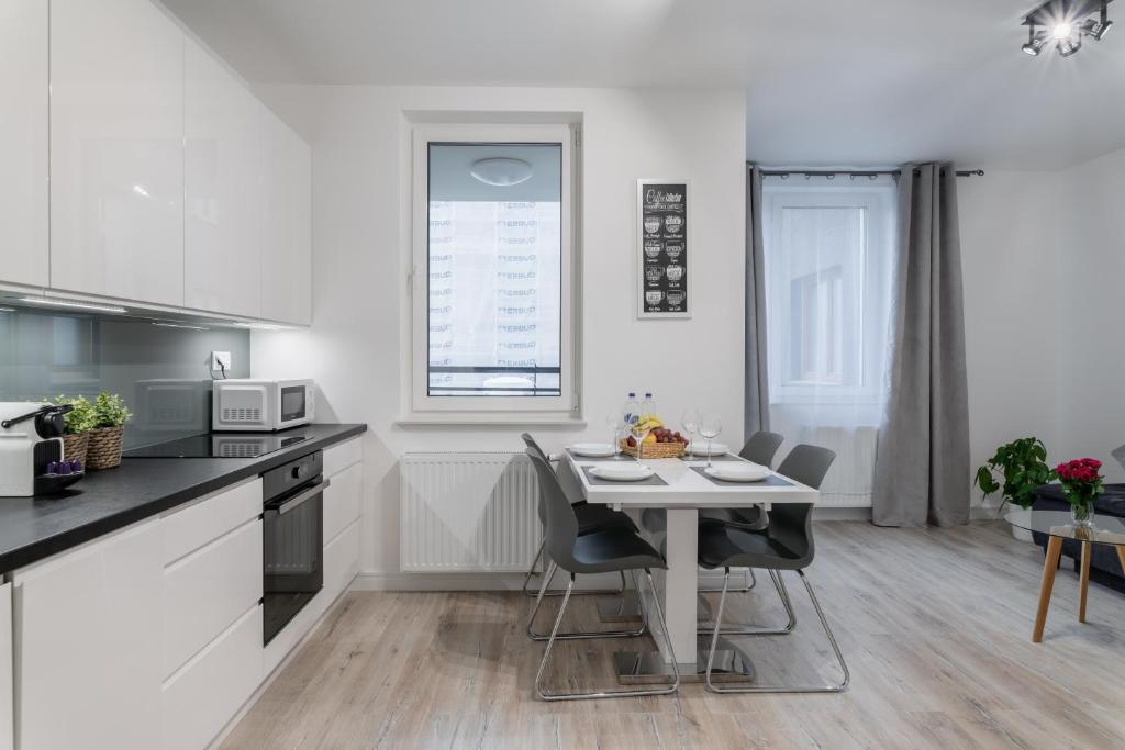 Pure Home Premium Apartments - Free Parking & AC - 6