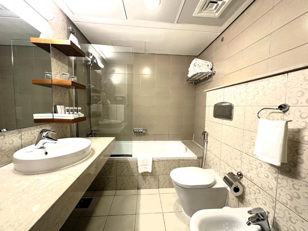 City Seasons Al Hamra Hotel - Resim 35