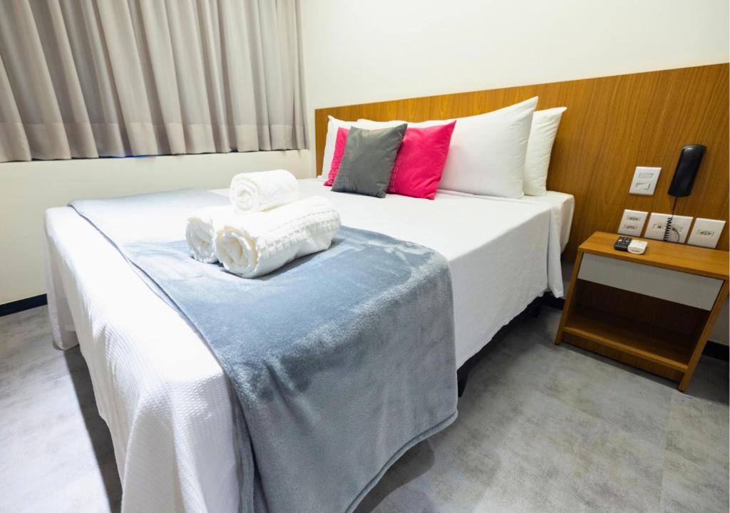 Postel nebo postele na pokoji v ubytování Urbà Home Stay by Housi