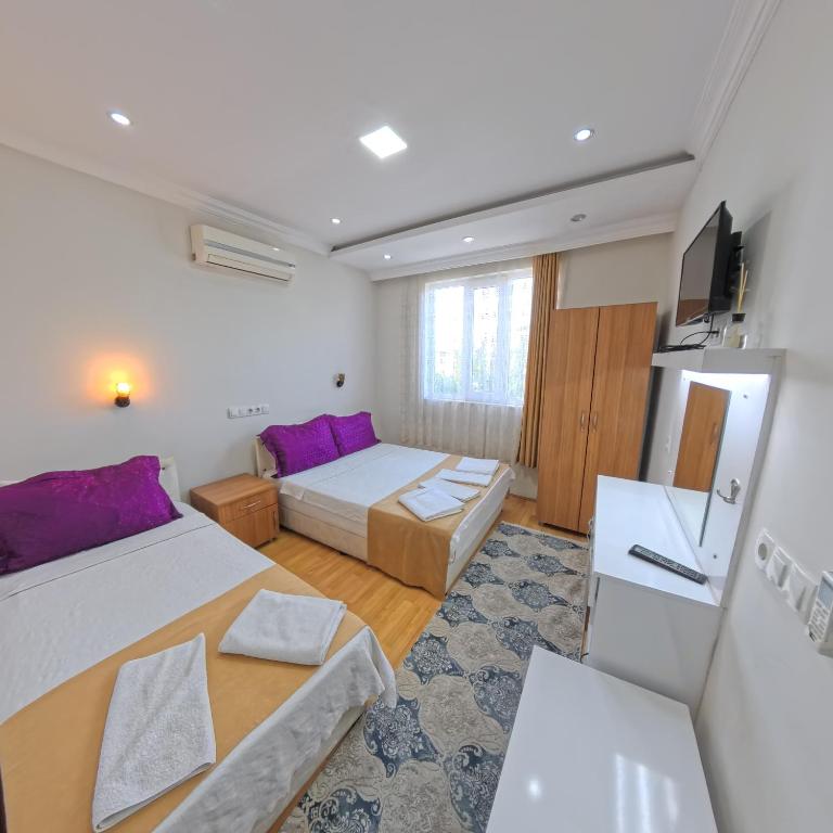 Postel nebo postele na pokoji v ubytování Kervansaray Hotel