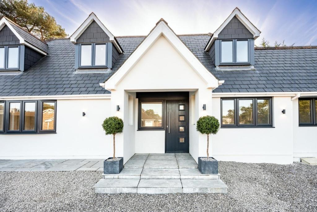 Το κτήριο όπου στεγάζεται  η παραθεριστική κατοικία