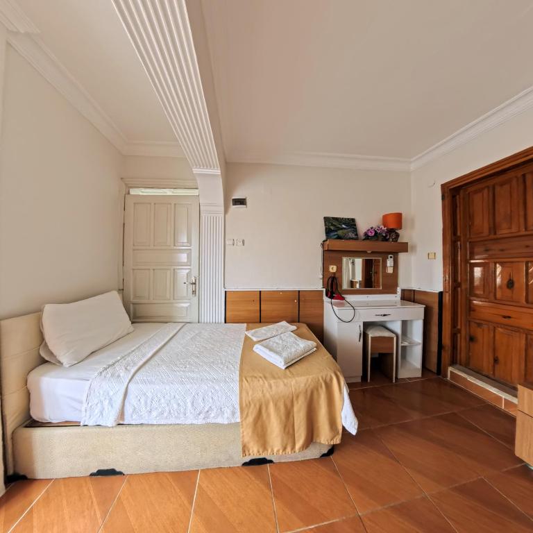 Postel nebo postele na pokoji v ubytování Kervansaray Hotel