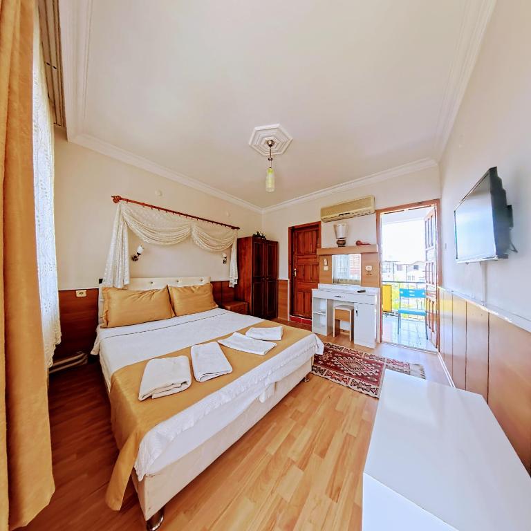 Postel nebo postele na pokoji v ubytování Kervansaray Hotel