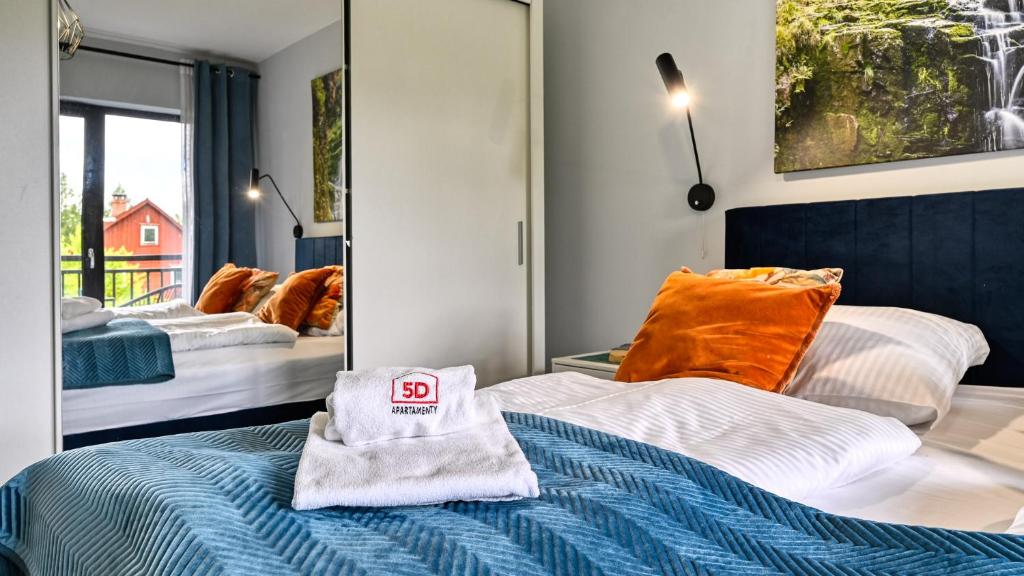 Posteľ alebo postele v izbe v ubytovaní Apartament Szmaragdowy w Karpatia - 5D Apartamenty