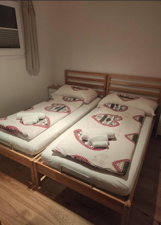 Postel nebo postele na pokoji v ubytování Chalet Matterhornsicht