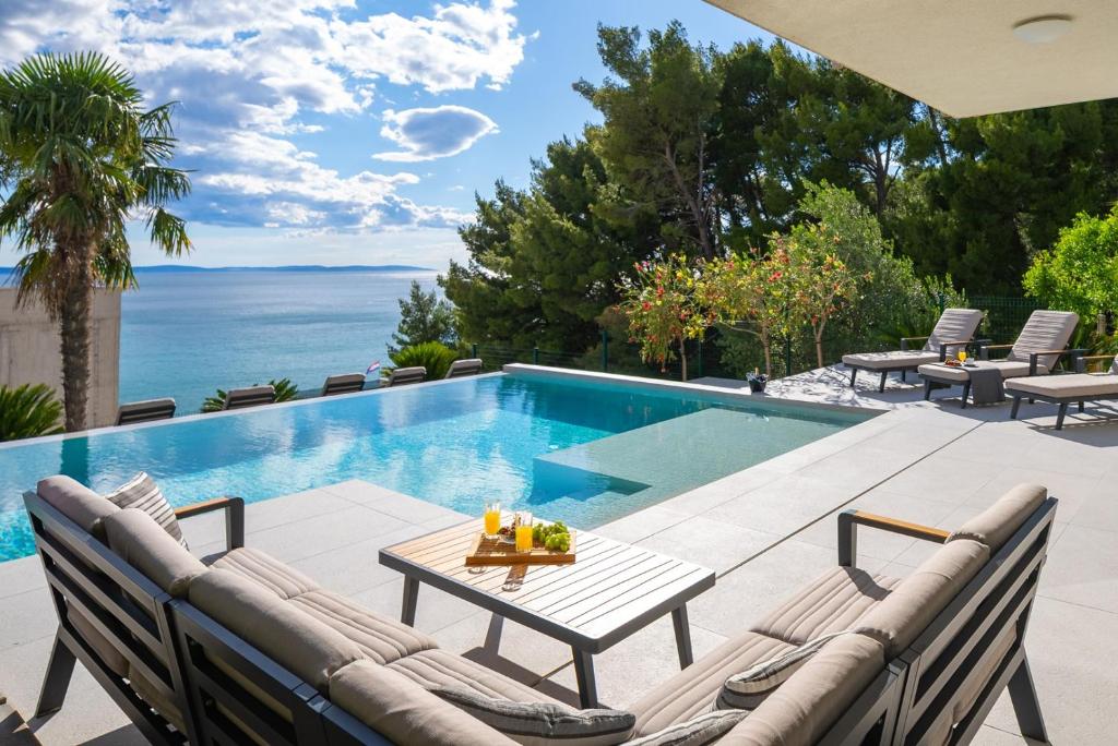 NEW! Seaview Villa ABA with 38sqm heated infinity pool, 4 bedrooms, Media room, 150m from sea
