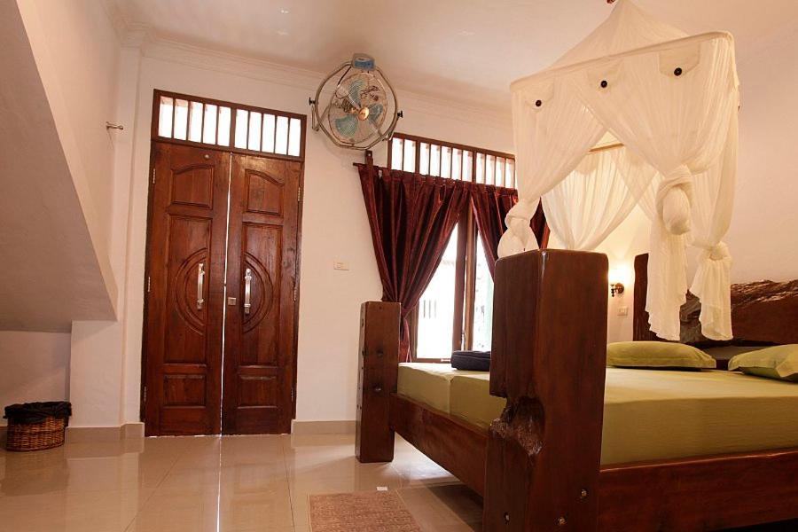 Postel nebo postele na pokoji v ubytování Indra Valley Inn Bukit Lawang