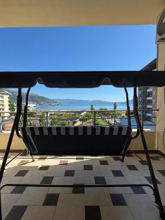 Modern Beach View Apartment, Vlore
