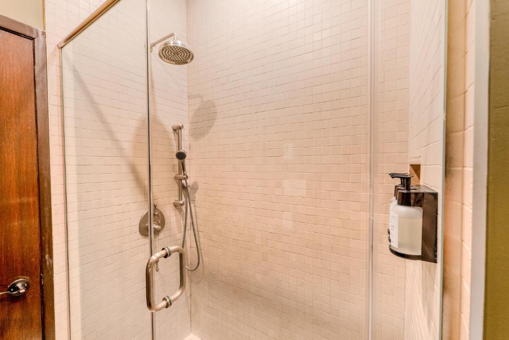 Self Check-In Boutique Hotel - Quartier latin - Room 202 - Resim 8