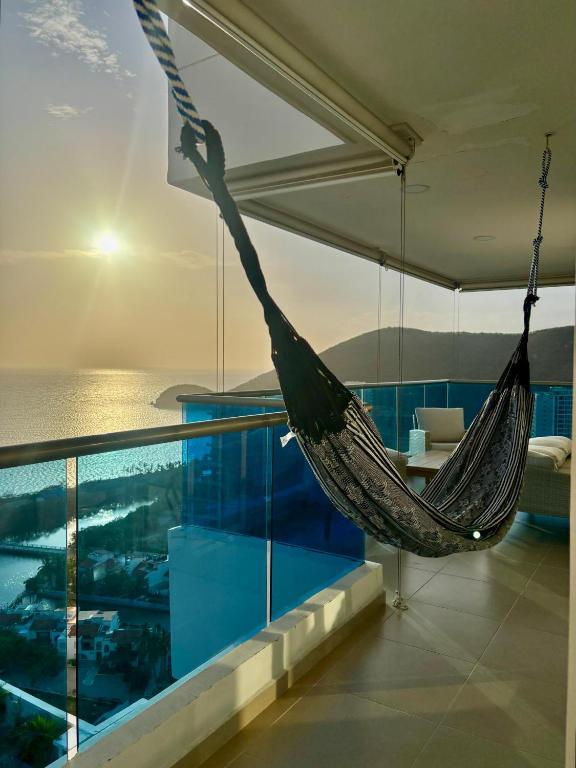 a hammock hanging from the ceiling of a house at Samaria Top Penthouse Frente al Mar in Gaira