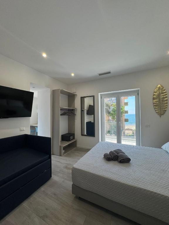 Ένα ή περισσότερα κρεβάτια σε δωμάτιο στο Rebecca's Apartments - Umberto Sea Wiew Anzio - Vista Mare