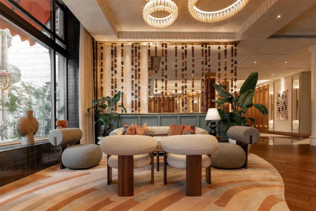 The Trafalgar St. James, London Curio collection by Hilton - Resim 7