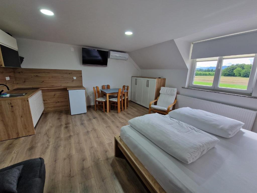Postel nebo postele na pokoji v ubytování Dežman Apartments & Rooms