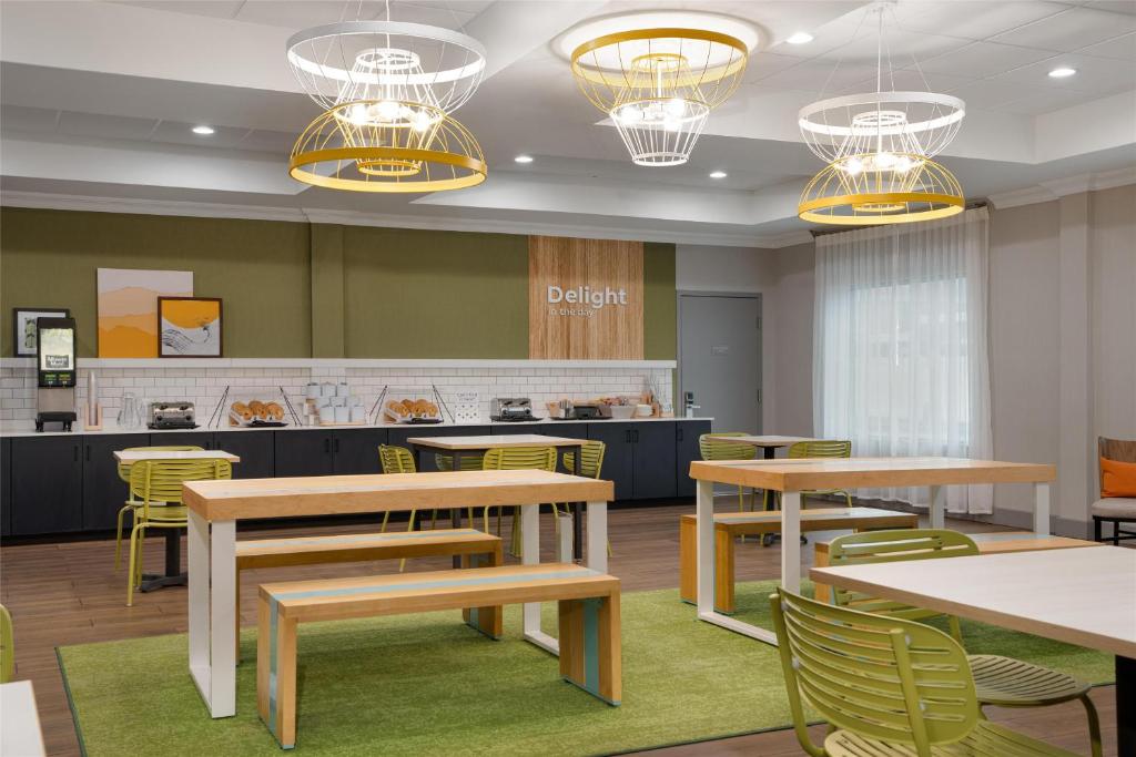 Kuchyň nebo kuchyňský kout v ubytování Spark by Hilton Rahway
