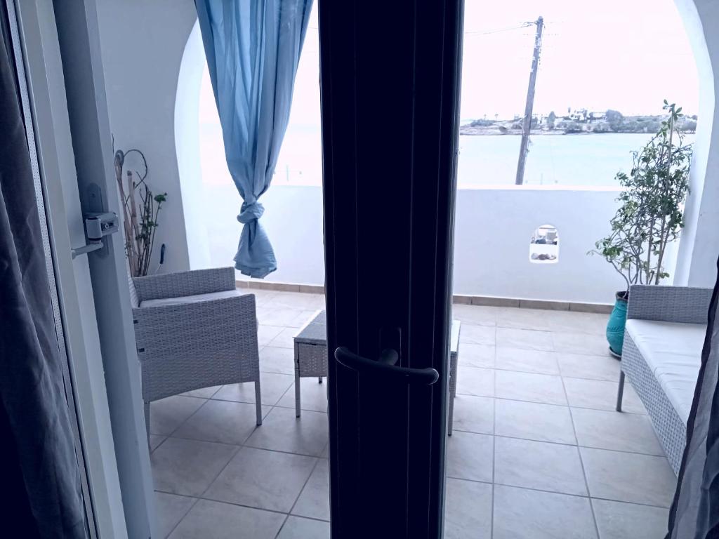 Balkón nebo terasa v ubytování Logaras Seaview Apartment