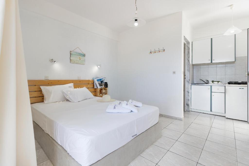 Postel nebo postele na pokoji v ubytování Vamvini Hotel