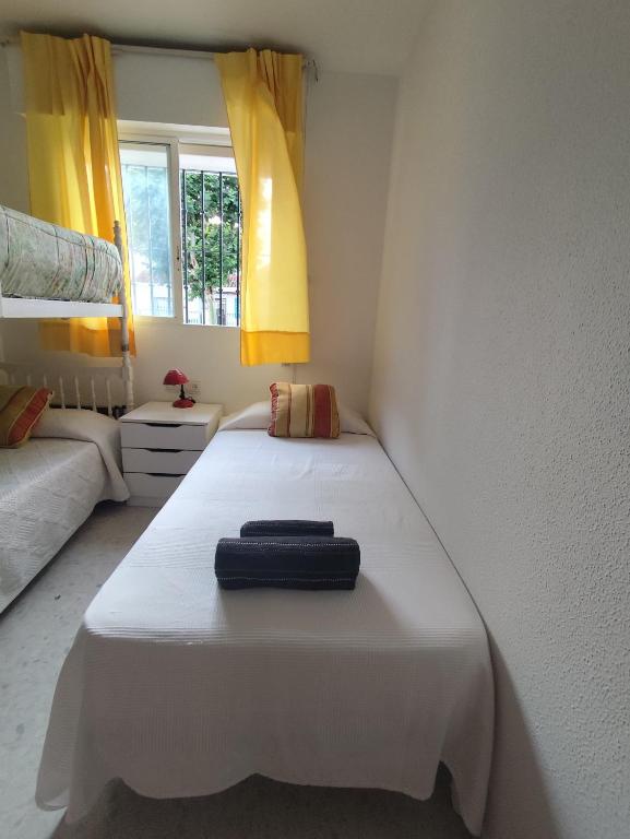 Łóżko lub łóżka w pokoju w obiekcie Top Rota Playa La Costilla Costa de la Luz