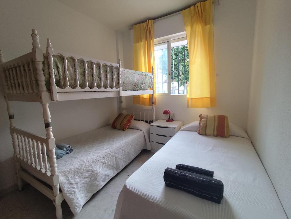 Łóżko lub łóżka w pokoju w obiekcie Top Rota Playa La Costilla Costa de la Luz