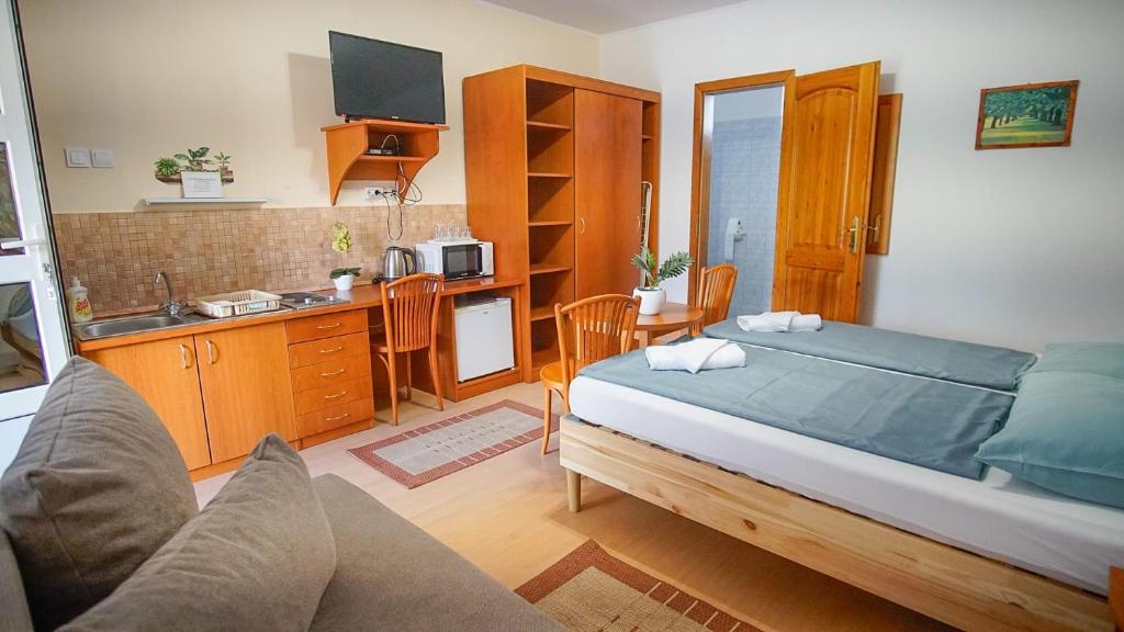 Postel nebo postele na pokoji v ubytování Zam-Zem Holiday Apartman
