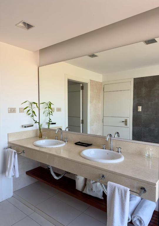 Koupelna v ubytování Neper Hotel
