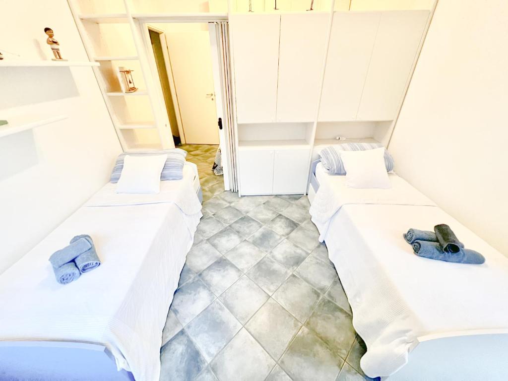 Łóżko lub łóżka w pokoju w obiekcie A 5 minuti dal mare - Dolphin Beach House