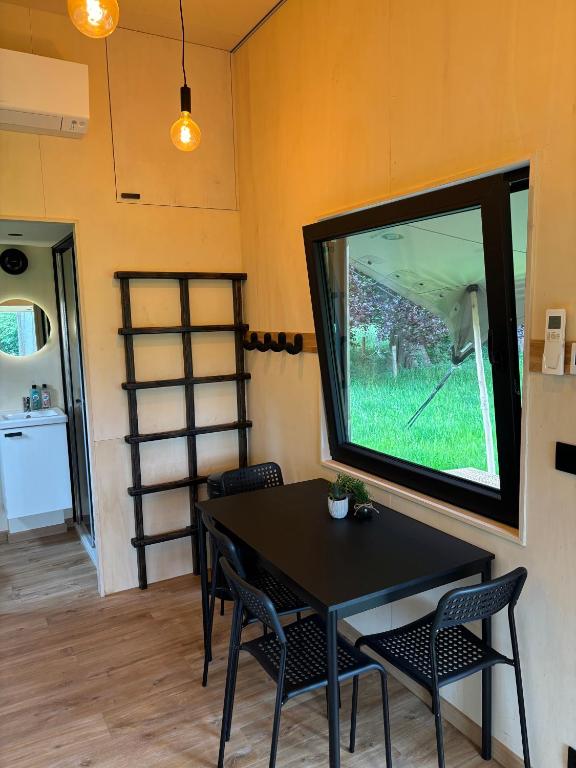 Sjónvarps- og/eða afþreyingartæki á Tiny House in the Nature of Bruges