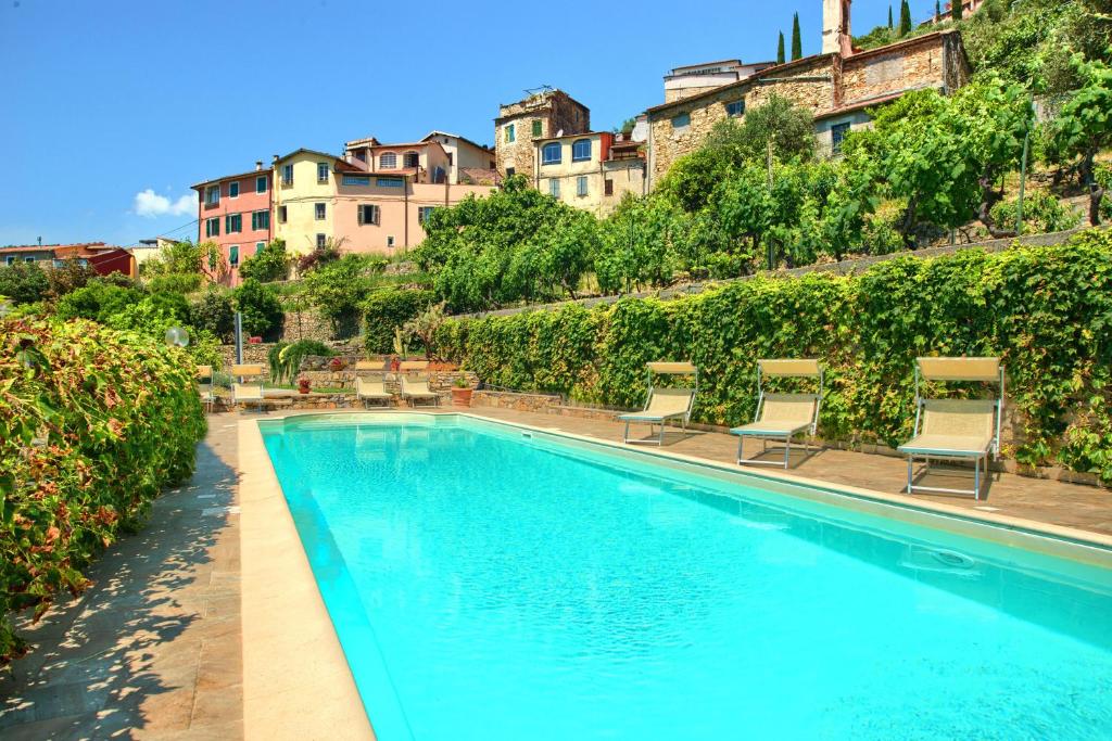 Φωτογραφία από το άλμπουμ του Casa immersa nella natura con piscina, Ac e wifi 3 σε Isolalunga