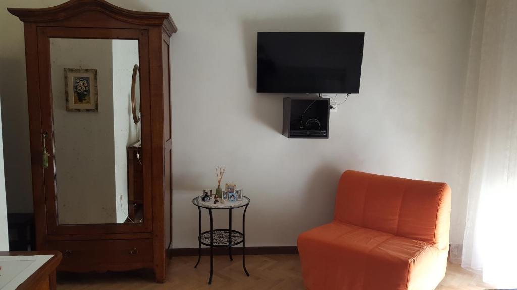 TV a/nebo společenská místnost v ubytování B&B Un mare di Gioia