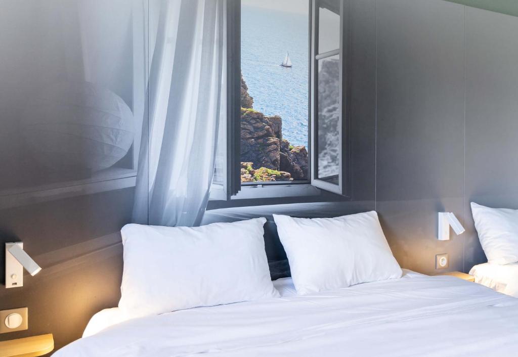 Postel nebo postele na pokoji v ubytování B&B HOTEL Lorient Caudan