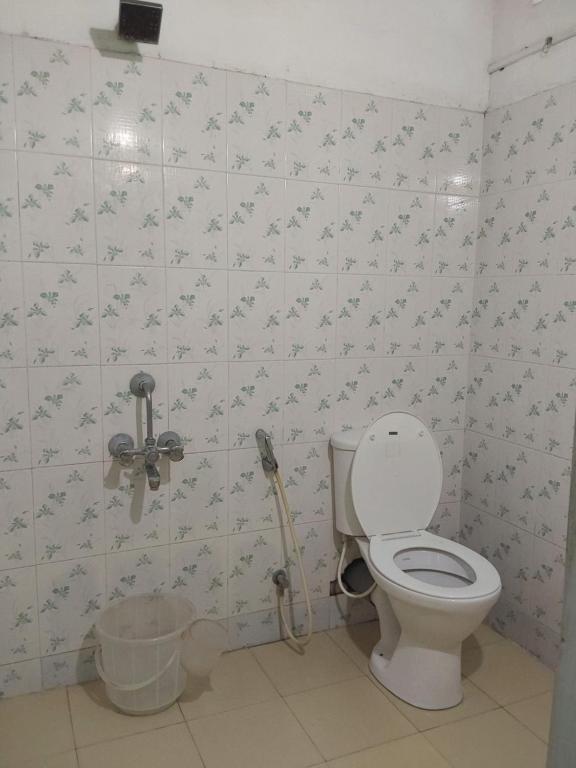 Bagno di Johnson's Homestay With Pool & Ecohouseboat near town beach