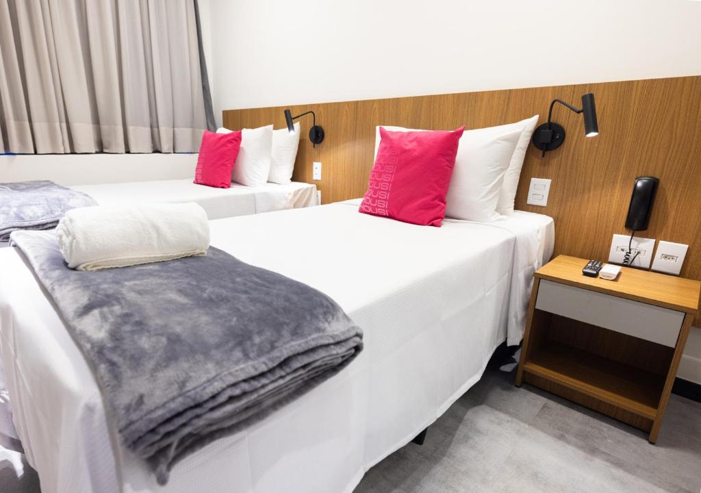 Postel nebo postele na pokoji v ubytování Urbà Home Stay by Housi