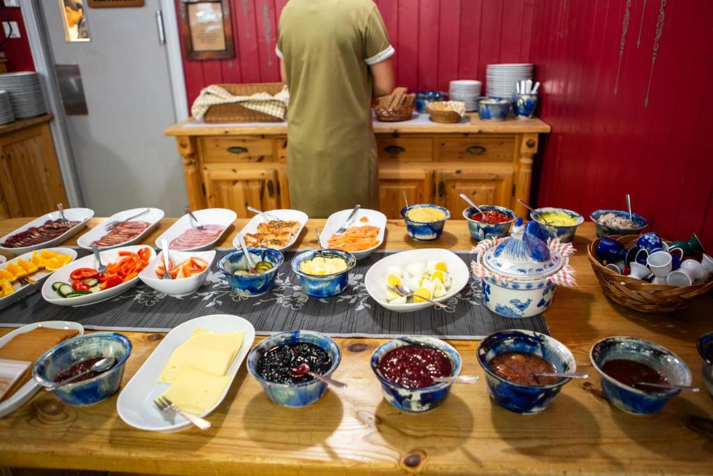 Jídlo v hostelu nebo okolí